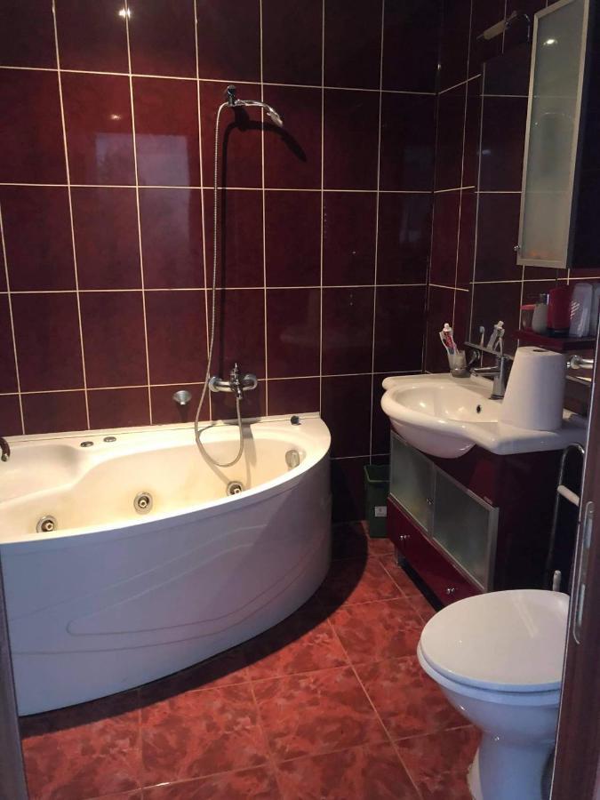 Apartament Lejlighed Râmnicu Vâlcea Eksteriør billede